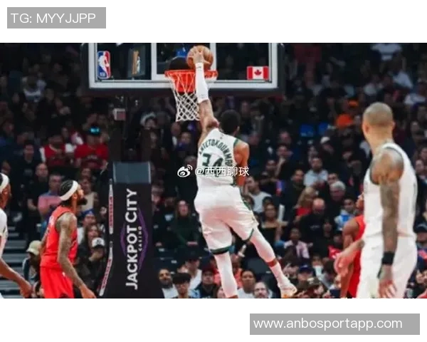 字母哥高效表现仅用19分钟砍下29分8板2助2断正负值高达27